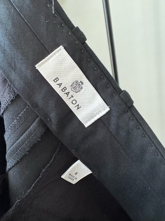 Aritzia Babaton Pleated Mid Thigh Short Size 6 - Picture 3 of 8